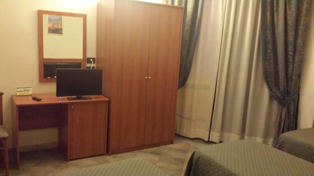 Adelphi Room & Breakfast Феррара Екстер'єр фото