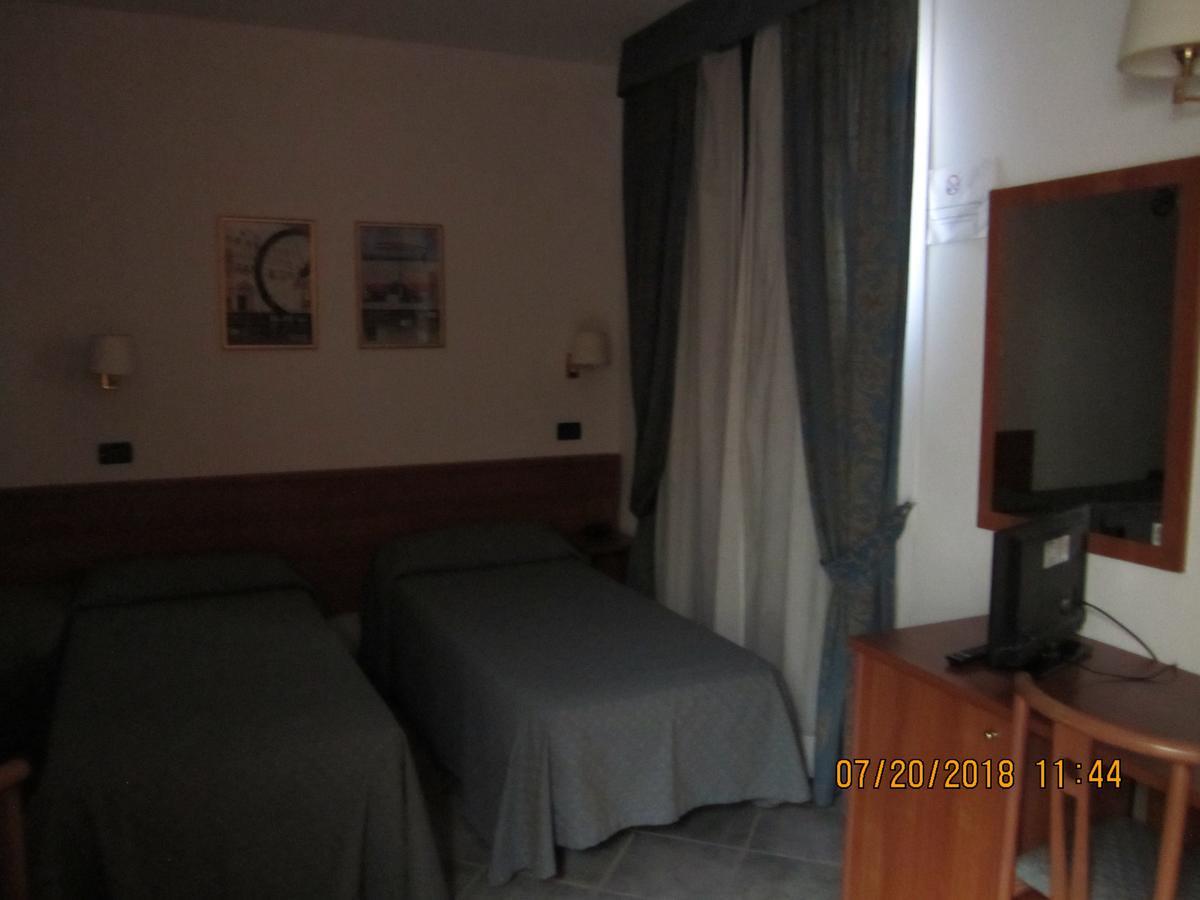 Adelphi Room & Breakfast Феррара Екстер'єр фото