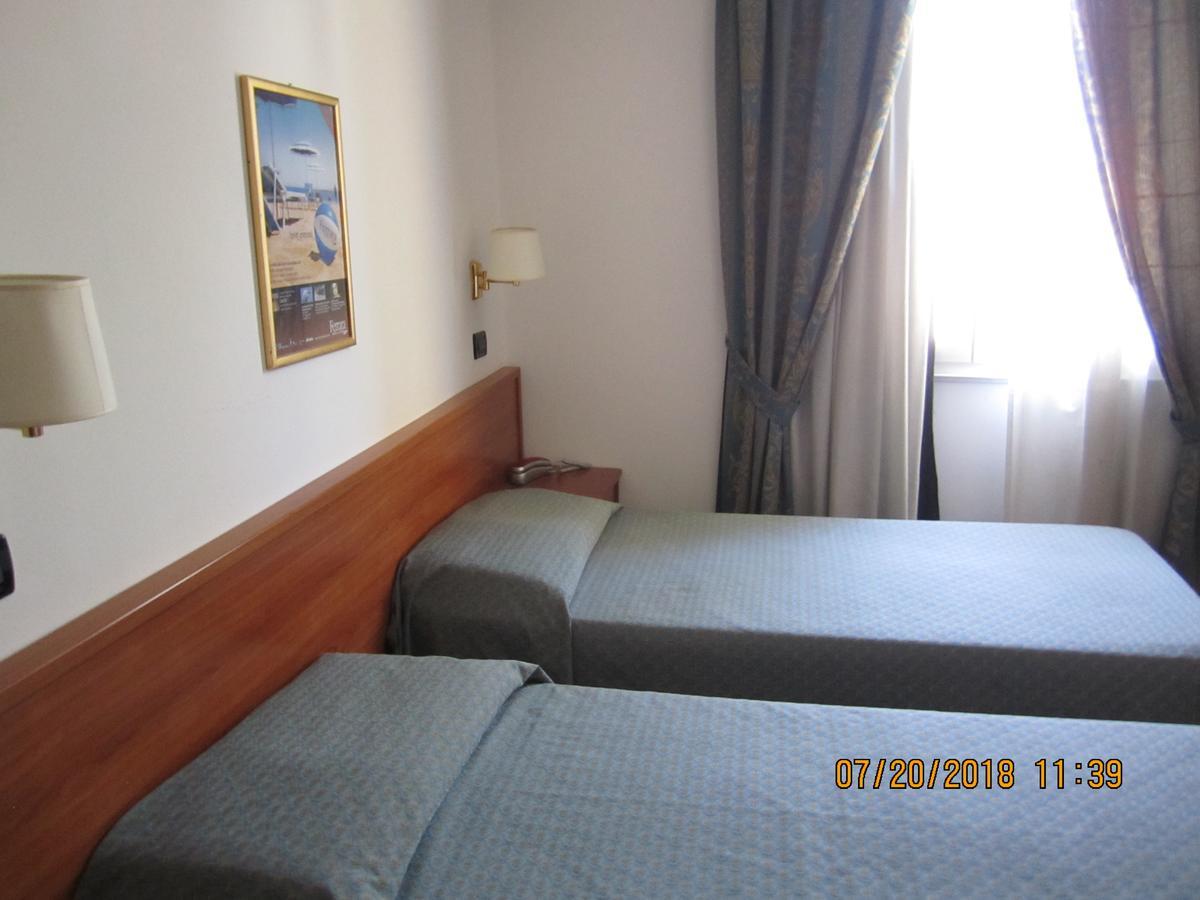 Adelphi Room & Breakfast Феррара Екстер'єр фото